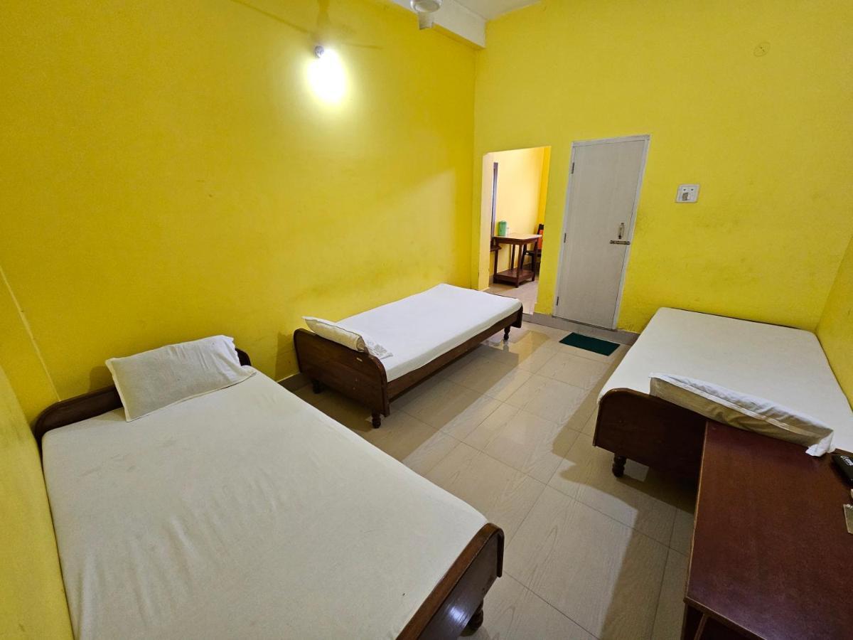 Hotel Rishiraj Jorhāt Екстериор снимка