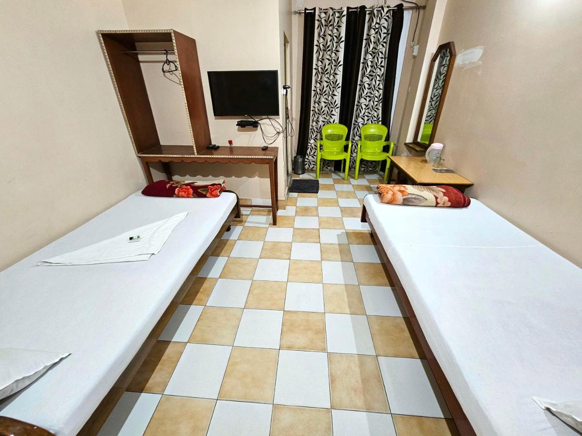 Hotel Rishiraj Jorhāt Екстериор снимка