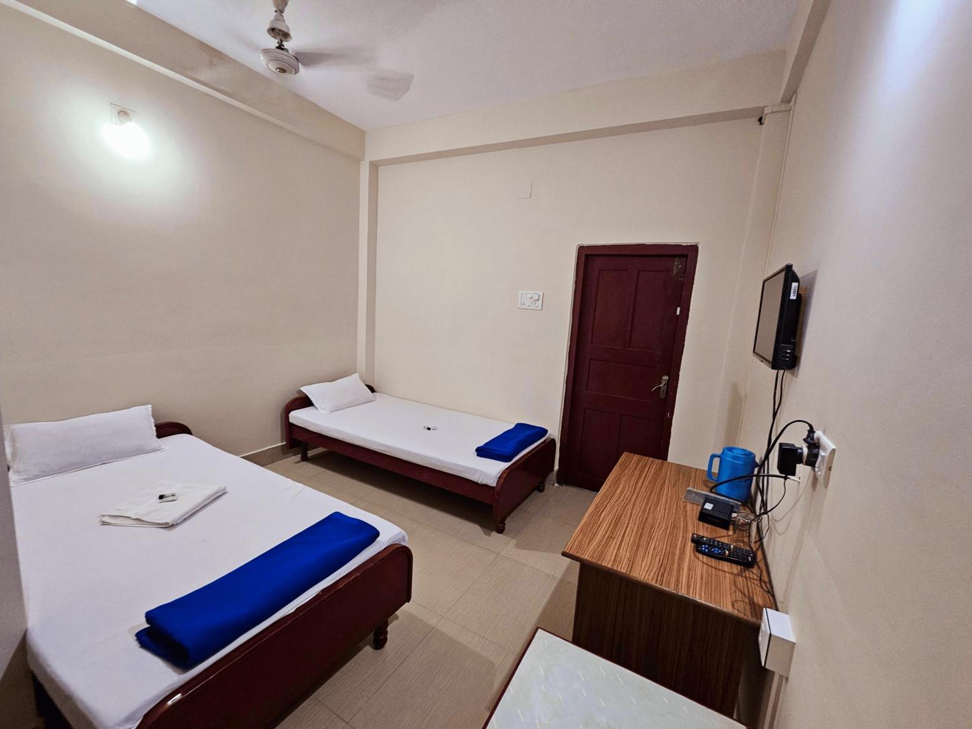 Hotel Rishiraj Jorhāt Екстериор снимка
